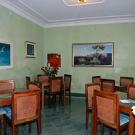 Rosa Hotell 3*