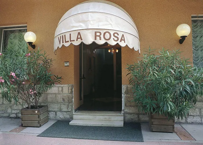 Rosa Hotell 3*